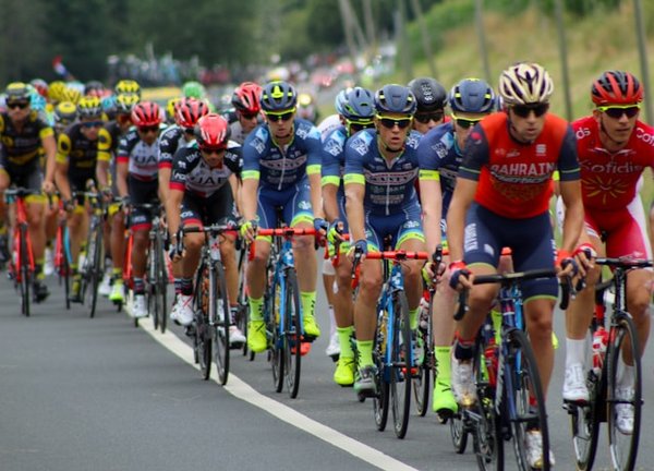 How can cyclists effectively use wind tunnel testing to improve their riding posture?